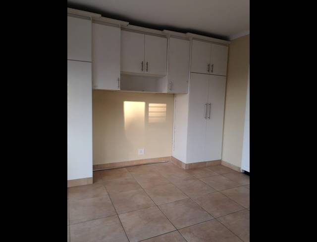 3 BEDROOM FLAT RENTED IN SPRINGFIELD